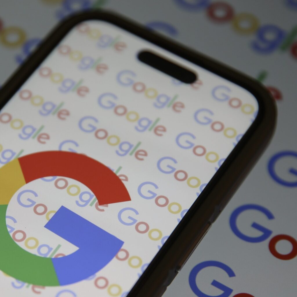Искусственный интеллект и акции Alphabet: стоит ли инвестировать?