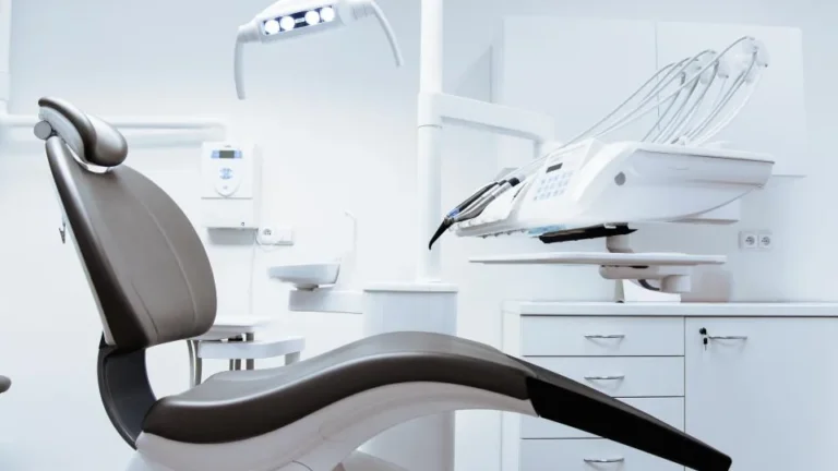 Контекстная реклама для стоматологии: семантика и цена лида